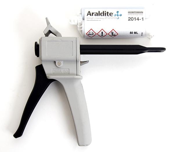 Glue gun suitable for cold glue